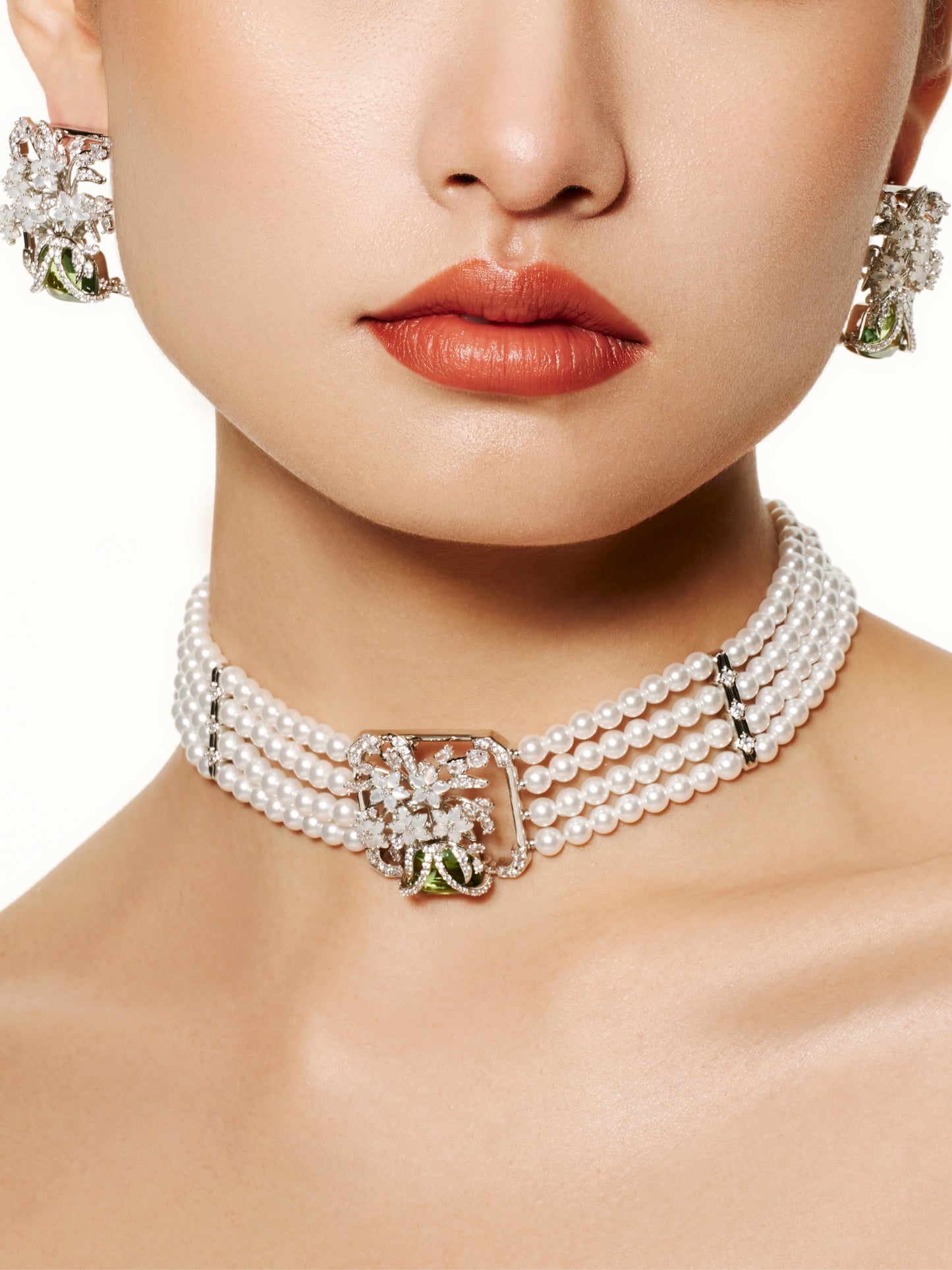 Green Crystal & Square Frame Mother-of-pearl Floral Pearl Necklace