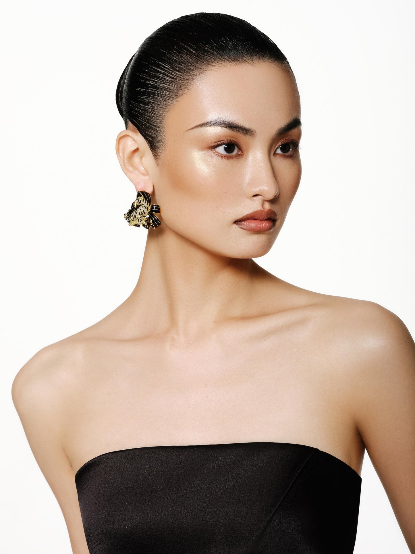 Black-Gold Enamel Ripple Crystal Tiger Earrings