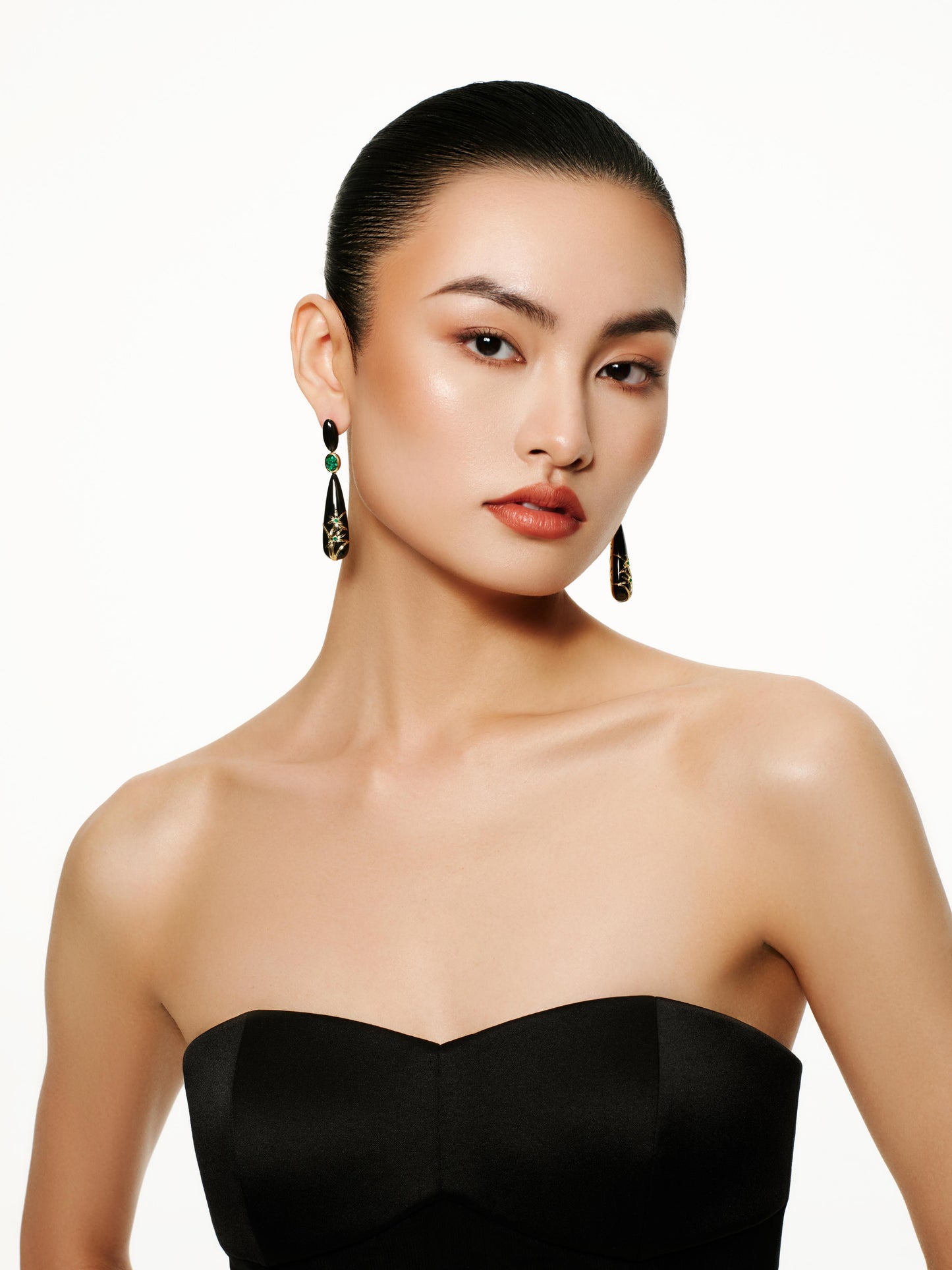 「Luxuriant Golden Orchids」 Emeralds & Agate Earrings