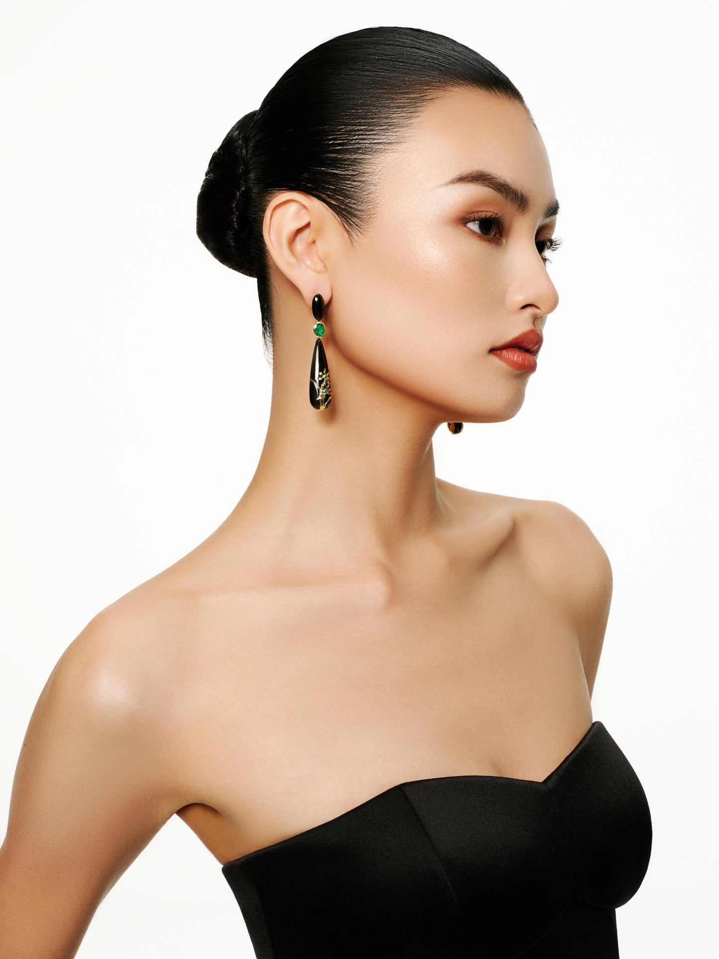 「Luxuriant Golden Orchids」 Emeralds & Agate Earrings