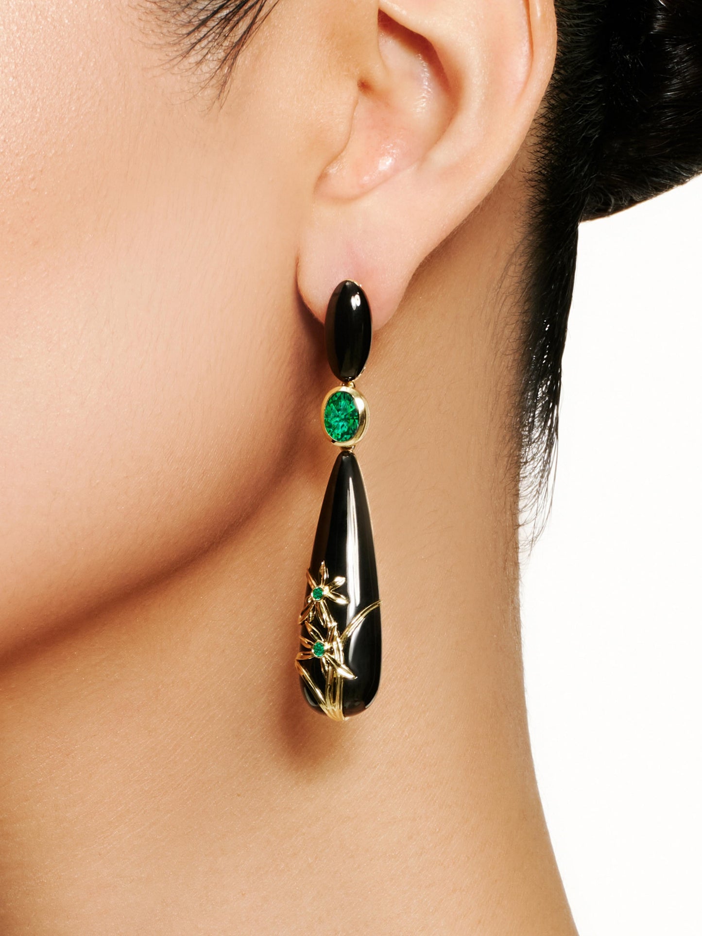 「Luxuriant Golden Orchids」 Emeralds & Agate Earrings